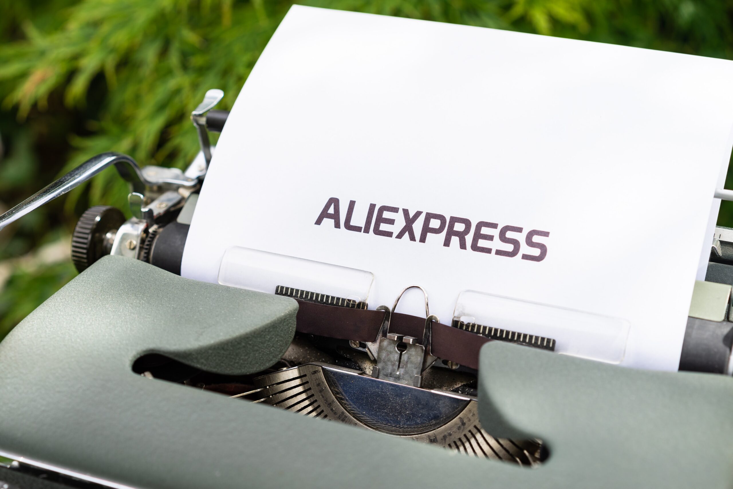 Decoding E-commerce: AliExpress vs Alibaba – Spotting the Variances